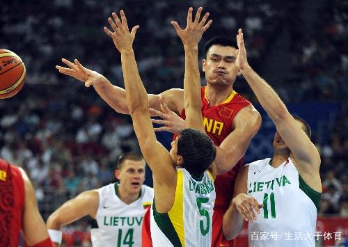 意甲战报：伊萨克森、厄德高破门，十人拉齐奥1-1博洛尼亚（意甲综述：十人拉齐奥1-1战平博洛尼亚，伊萨克森与厄德高相继破门）