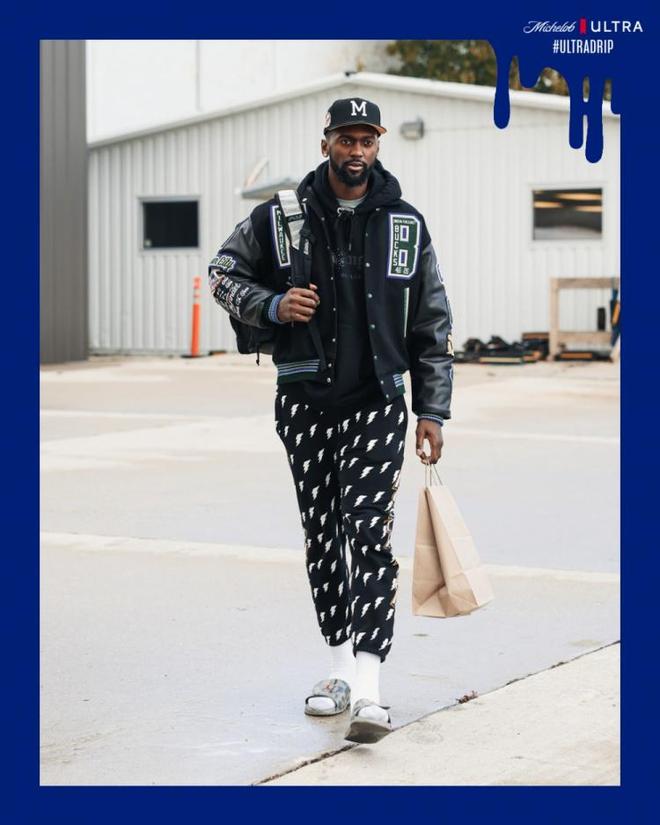 82岁前曼联球星中370万大奖 曾躲过慕尼黑空难（82岁前曼联名宿喜中370万大奖，曾在慕尼黑空难中幸存）