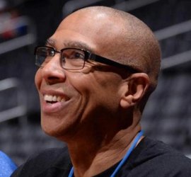 疯狂爆发！布朗半场轰27+5+5带队压制森林狼（状态火热！布朗半场砍下27分5篮板5助攻率队压制森林狼）