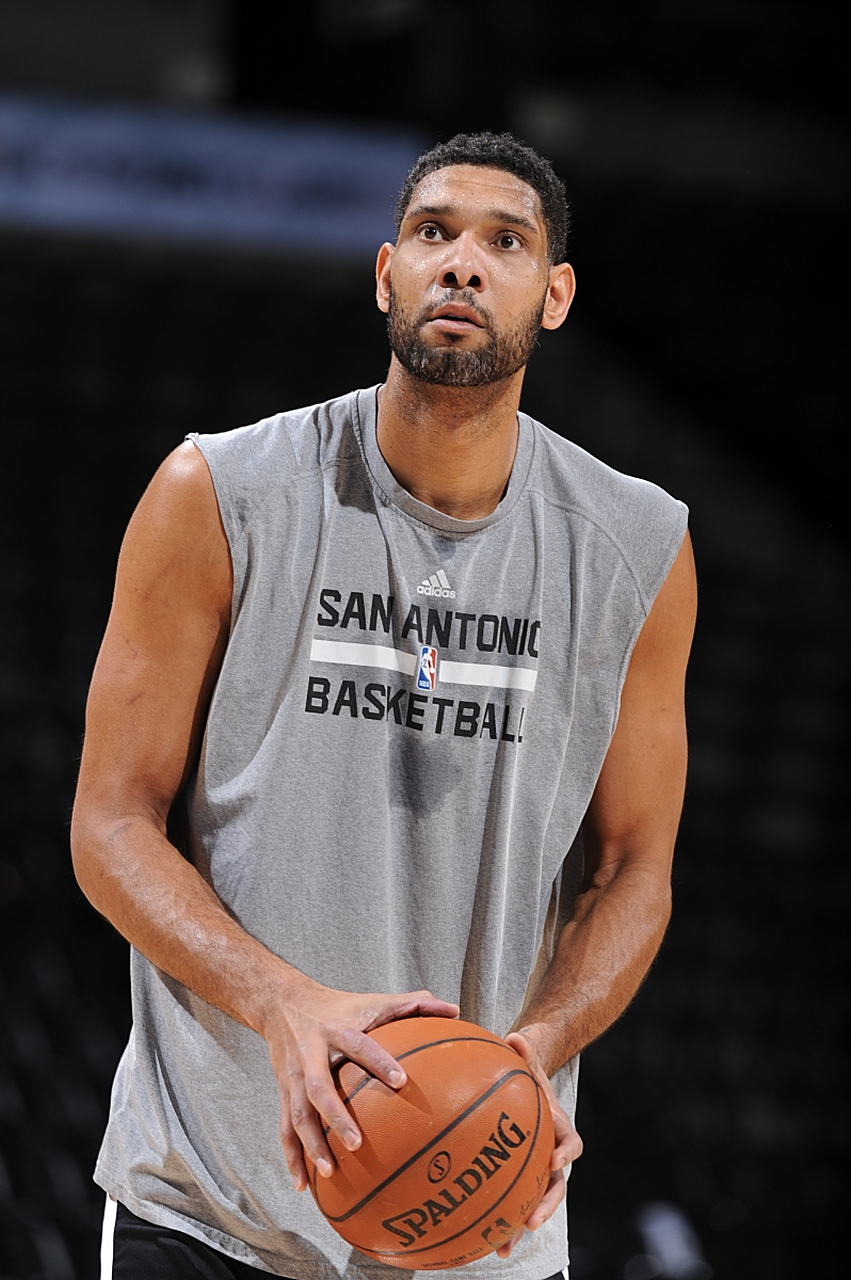 阿尔卡拉斯救球得分引热议，蒂亚福表情包成焦点（阿尔卡拉斯惊险救球掀热议，蒂亚福表情包抢镜）