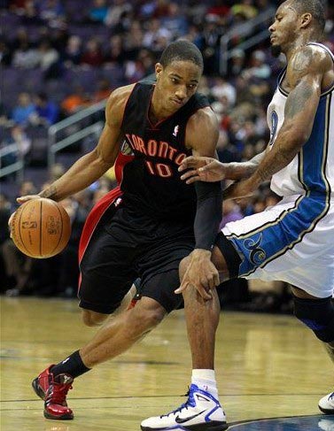 成都蓉城祝贺铜梁龙冲超：期待我们明年中超赛场见（成都蓉城恭贺铜梁龙成功冲超，期待明年中超赛场相见）