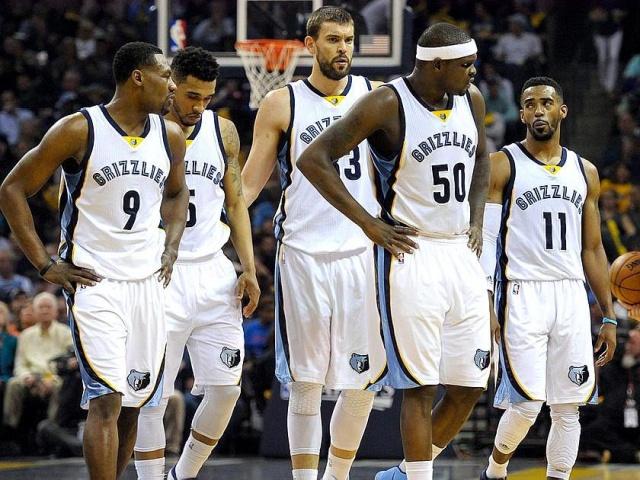 封神！穆帅1句话救2200万欧废柴，3场3球打脸全世界？（逆袭！穆帅一句话激活2200万欧前锋，3场3球强势回击质疑）