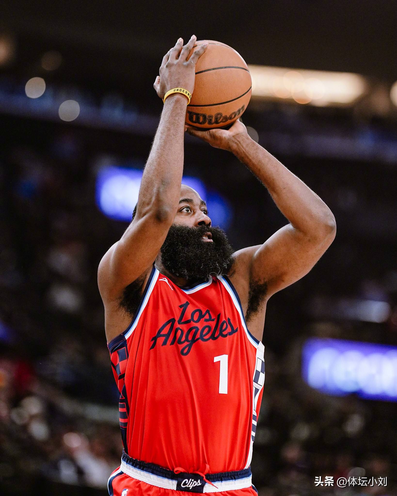 中超：武汉三镇主场1-0小胜上海申花（中超：武汉三镇主场1比0力克上海申花）