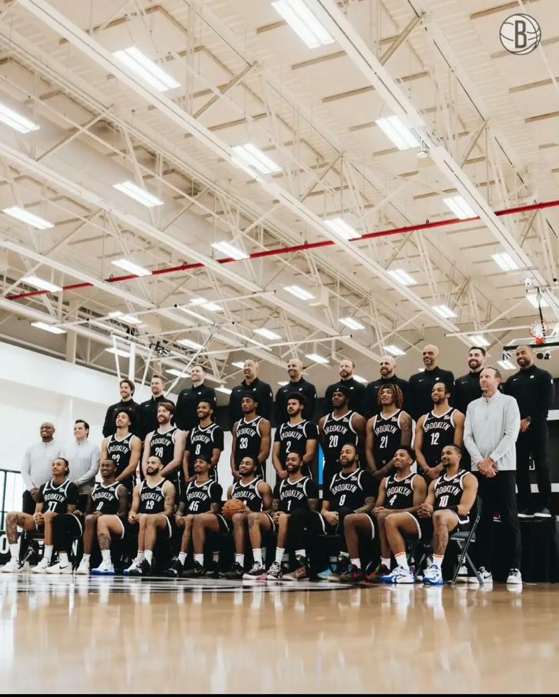 U22国足在阿联酋备战U23亚洲杯，王钰栋晒多张与队友的合照（U22国足阿联酋集训冲刺U23亚洲杯，王钰栋分享多张队友合影）