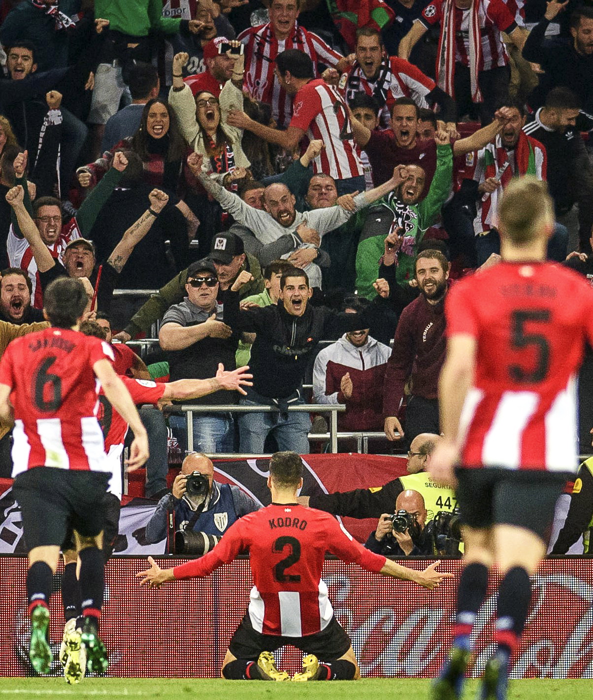 世界杯官方分档：所有附加赛球队分入第四档，12月6日1点抽签（世界杯分档公布：附加赛球队全列第四档，抽签将于12月6日1：00进行）