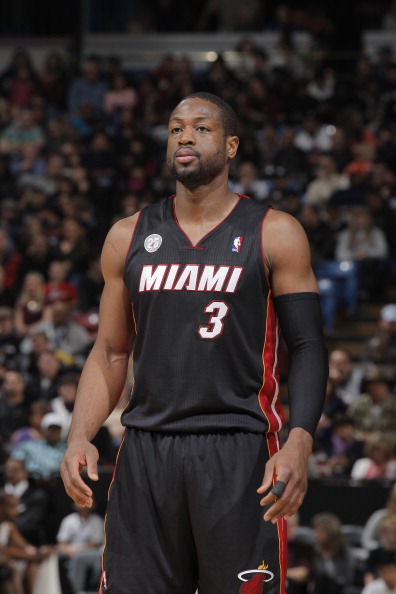 维金斯生涯第38次正负值低于-25，NBA同期历史最多（维金斯生涯已38次单场正负值跌至-25以下，位列NBA同期第一）