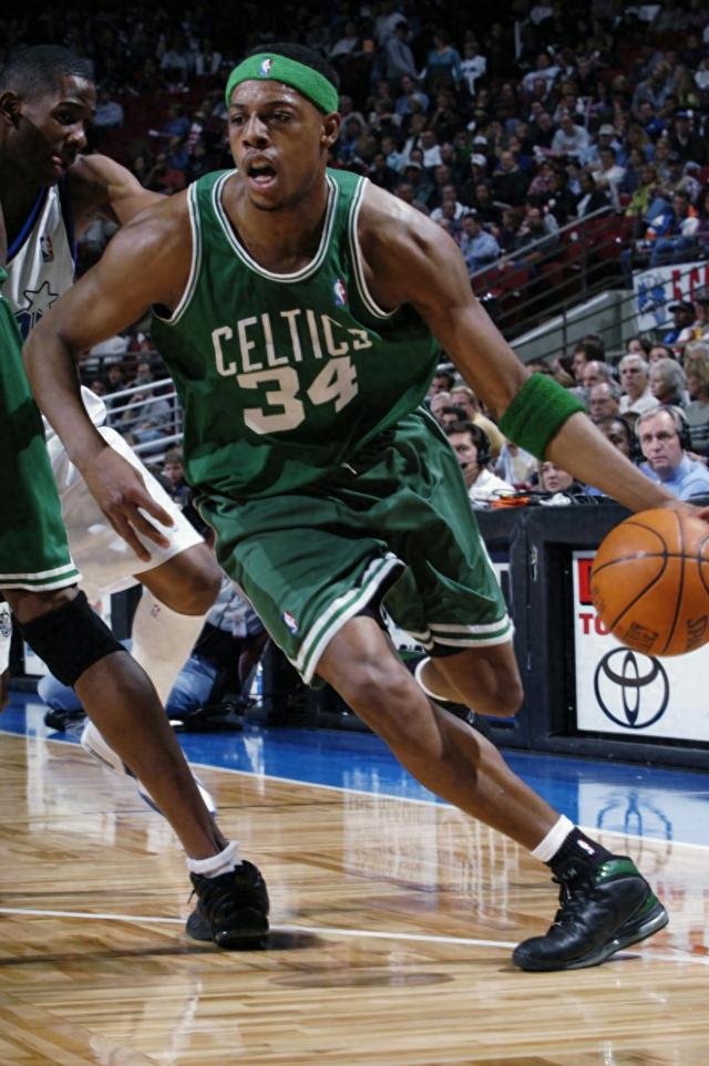 皇马名宿：球队不能被维尼修斯牵着鼻子走，没人把他绑在这（皇马名宿：球队不该被维尼修斯左右，他并非被迫留队）