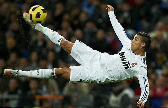 德甲进球榜：拜仁44球领跑！药厂、法兰克福并列第2！（德甲进球榜：拜仁轰44球登顶，勒沃库森与法兰克福并列次席）