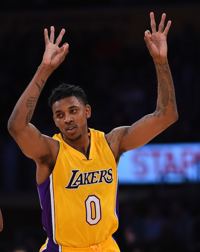 奎因单节21分5助攻0失误创历史，NBA此前仅詹姆斯等3人做到（奎因单节轰21分+5助攻零失误载入史册，NBA此前仅詹姆斯等三人曾达成）