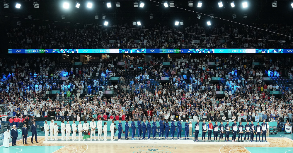 德甲生涯第10次戴帽，凯恩赛后将比赛用球带走收藏（凯恩德甲生涯第10次上演帽子戏法，赛后捧走比赛用球留作纪念）