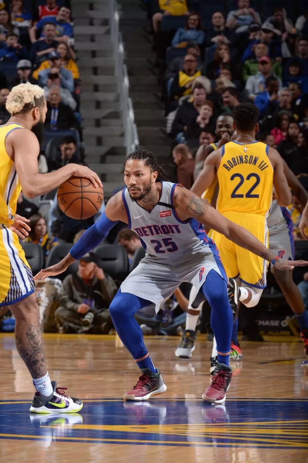 每体：巴萨发现约100名会员涉及欧冠对法兰克福门票转售问题（每体：巴萨发现近百名会员涉嫌欧冠对法兰克福门票转售）