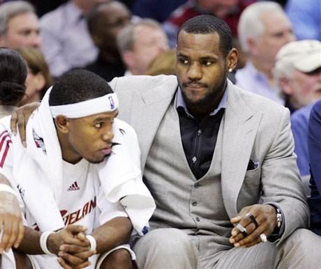 卡拉格：利物浦必须冬窗购买一名中后卫，队内储备已岌岌可危（卡拉格：利物浦后防告急，冬窗必须引进中后卫）