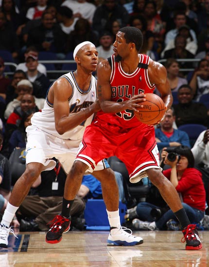 米罗半场4罚1中！美记：拿着几百万美元却连罚球都不会（米罗半场罚球仅4中1！美记嘲讽：拿着几百万却连罚球都投不好）